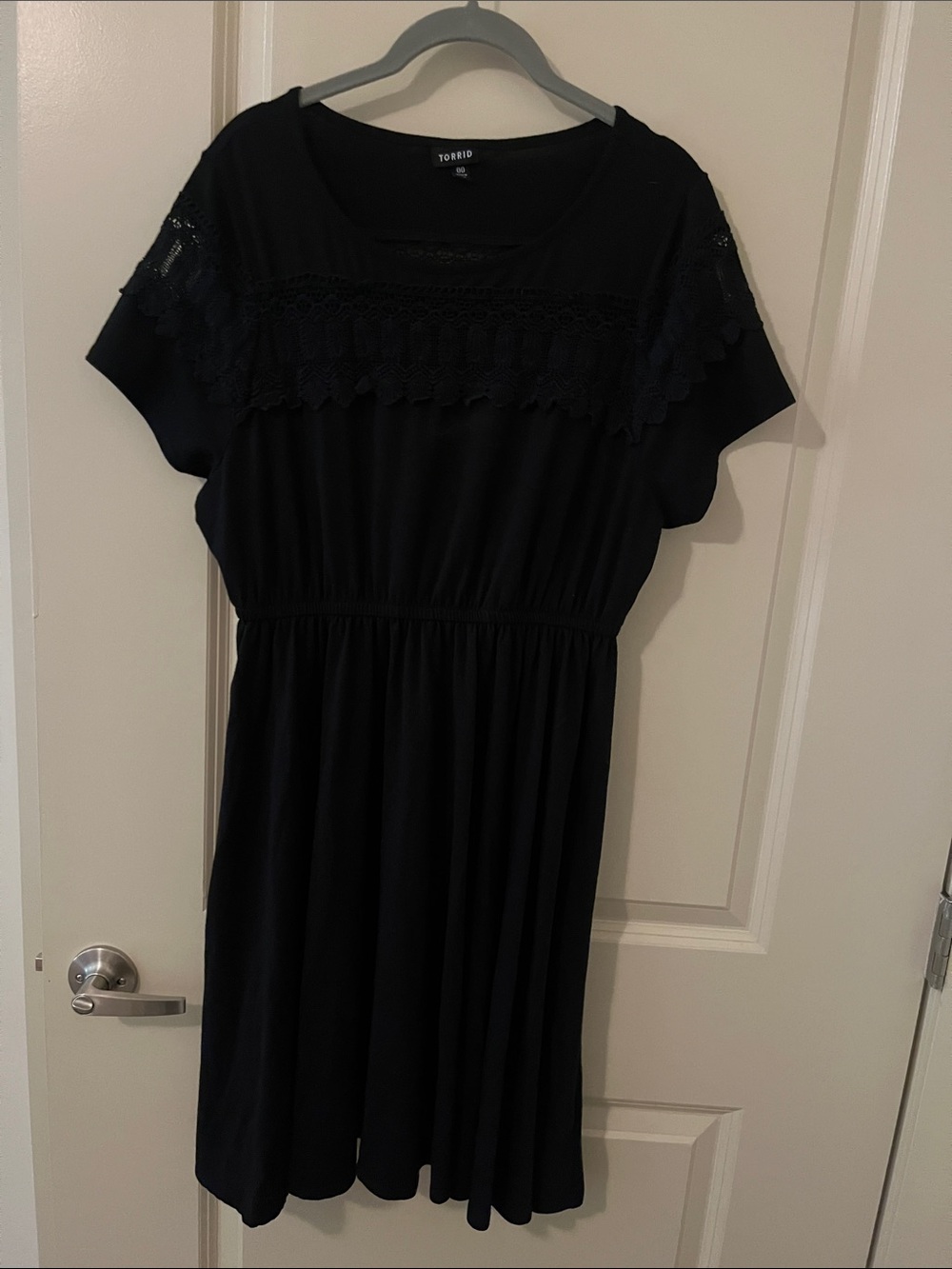 torrid Black Short Sleeve Lace Yoke Midi Dress 00 medium whimsigoth